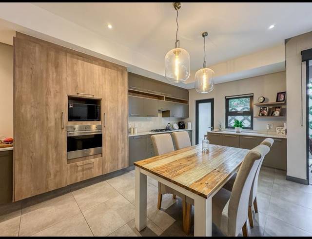 3 BEDROOM TOWNHOUSE FOR SALE IN BRYANSTON